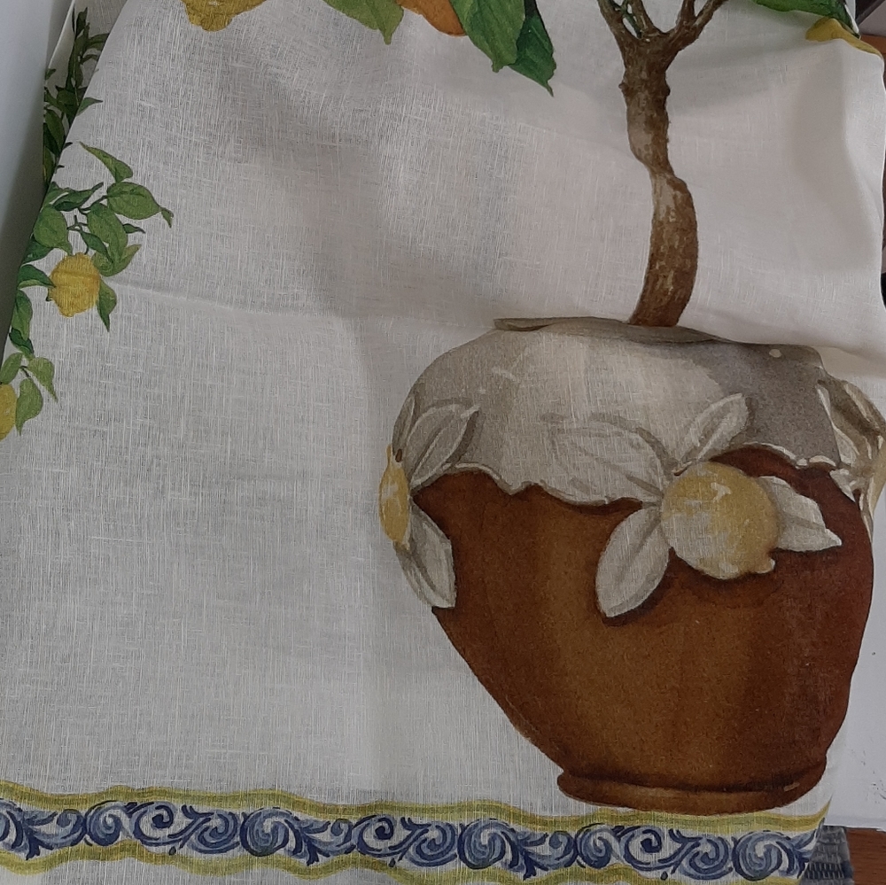 Tessitura Toscana Telerie Firenze 63" x 90" Italian Linen Tablecloth - Picture 4 of 16